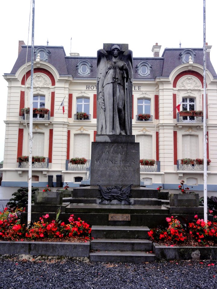 Wignehies (Nord, Fr) monument aux morts