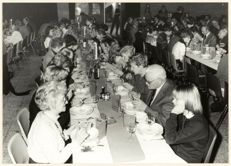 Wijkcentrum Schalkererf waar een Kerstdiner van buurtbewoners wordt gehouden. NL-HlmNHA 54013183