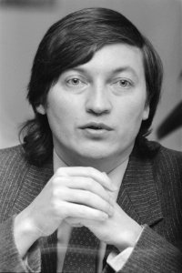 Wijk aan Zee persconferentie oudwereldkampioen schaken Karpov, koppen, Bestanddeelnr 934-1707