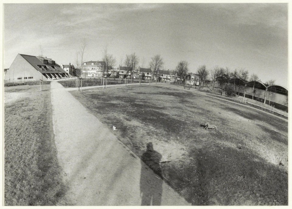 Wijkgebouw De Fjord in het Nelson Mandelapark. NL-HlmNHA 54015479