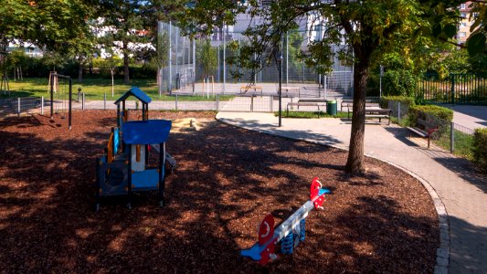 Wien 14 Eduard-Gurk-Park b