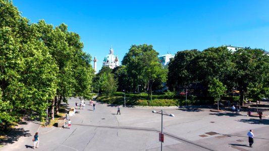 Wien 04 Resselpark a