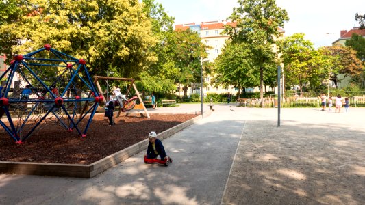 Wien 05 Leopold-Rister-Park b