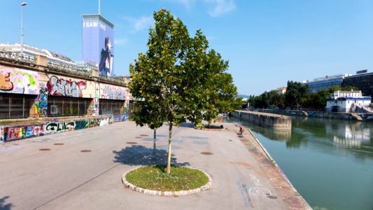 Wien 01 Freda-Meissner-Blau-Promenade i