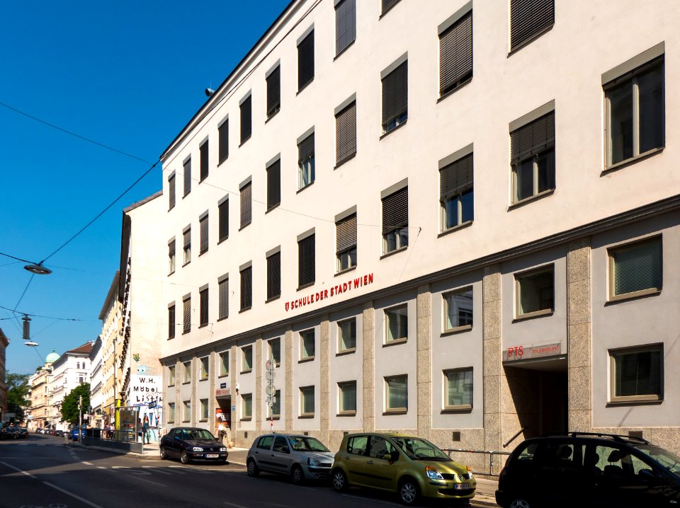 Wien 07 Polytechnische Schule im Zentrum b