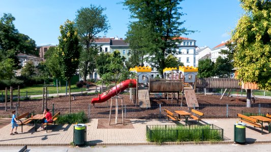 Wien 05 Bacherpark a