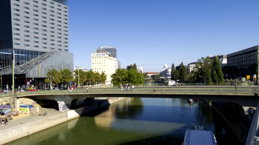 Wien 02 Schwedenbrücke f