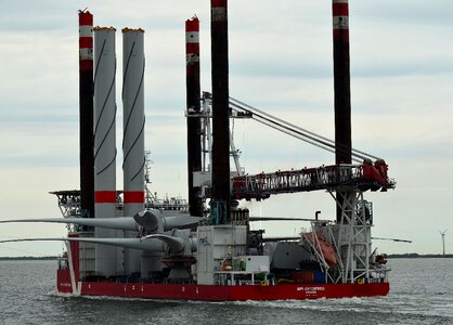 Transport ship pontoon shipping