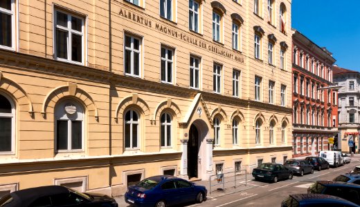 Wien 18 Albertus-Magnus-Schule b