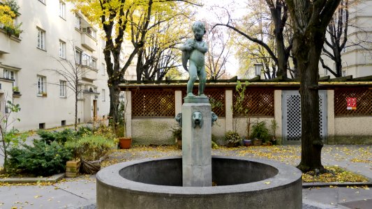 Wien 18 Lindenhof j