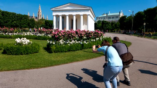Wien 01 Volksgarten i