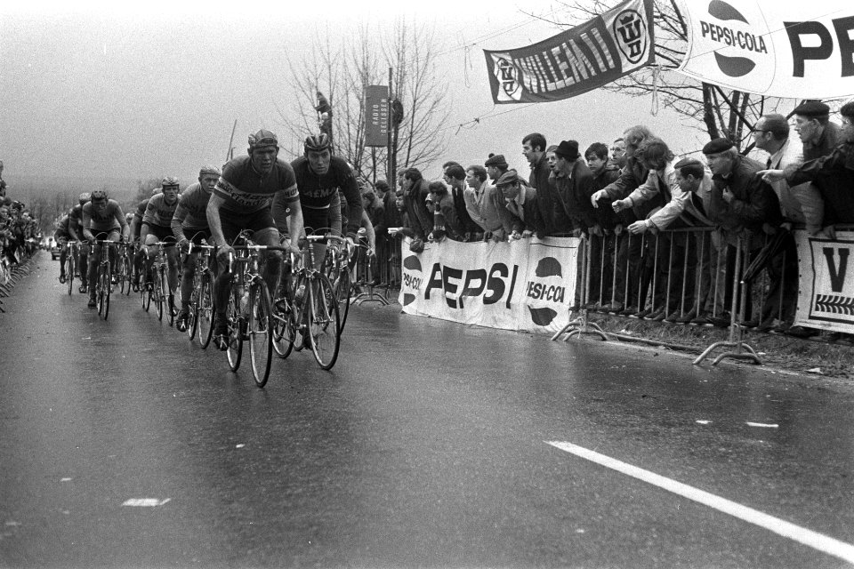 Wielrenners in aktie, geheel rechts Eddy Merckx , voorop Erik de Vlaeminck en ge, Bestanddeelnr 923-4697