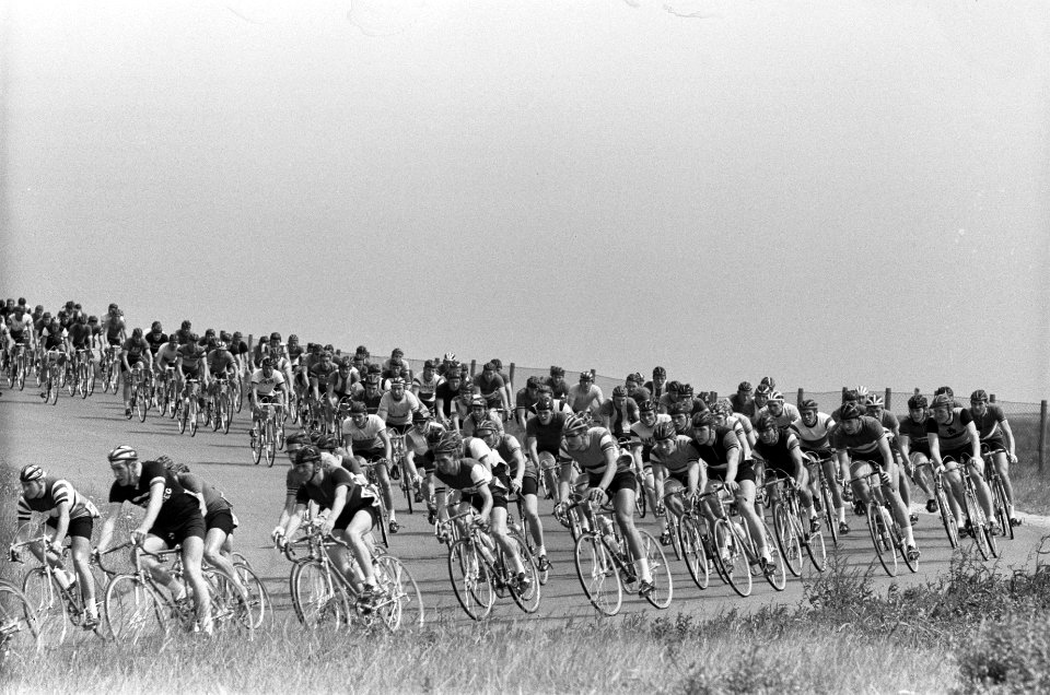 Wielrennen te Zandvoort. Het rennersveld, Bestanddeelnr 915-3689