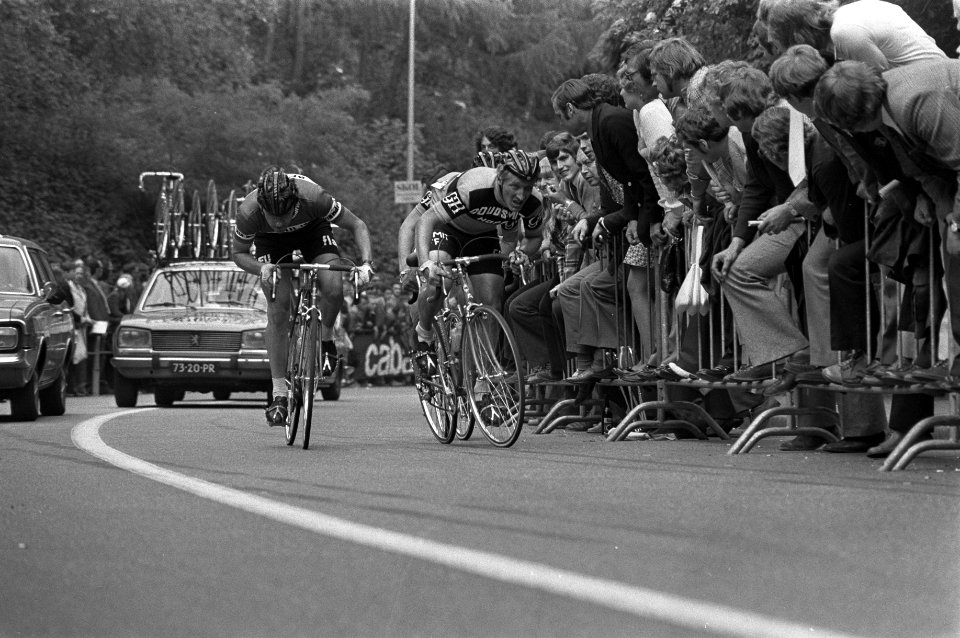 Wielrenners Tino Tabak (r) en Matthijs de Koning in actie, Bestanddeelnr 925-6931