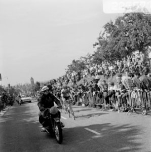 Wielrenners in actie, Bestanddeelnr 922-5571
