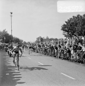 Wielrenners in actie, Bestanddeelnr 922-5573