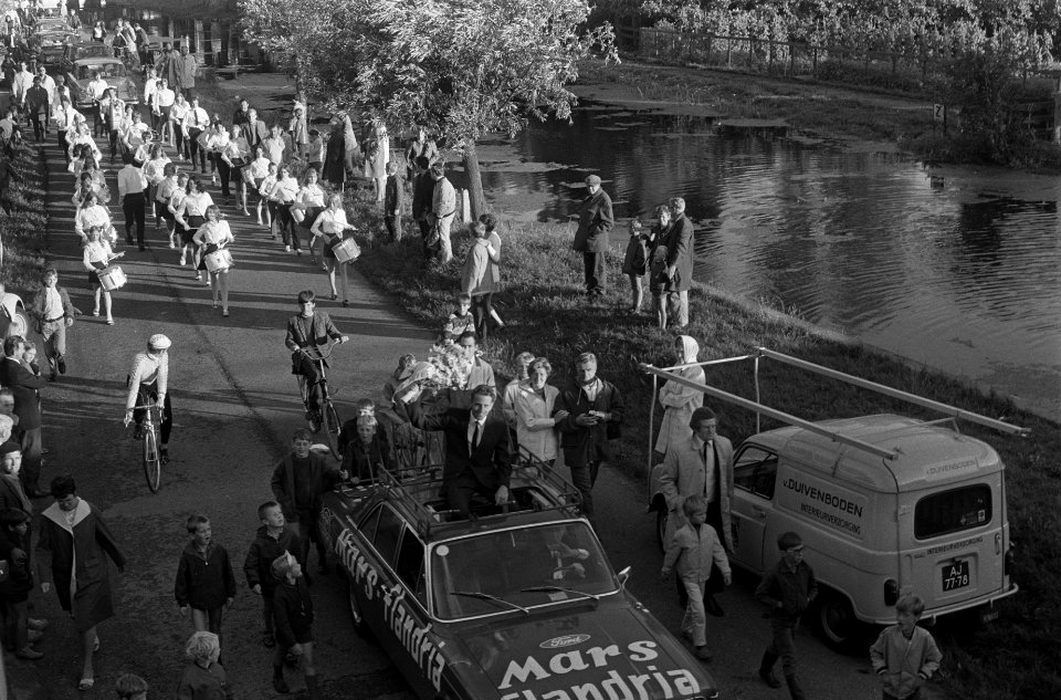 Wielrenner Joop Zoetemelk gehuldigd in woonplaats Rijpwetering n.a.v. tweede pla, Bestanddeelnr 923-6831