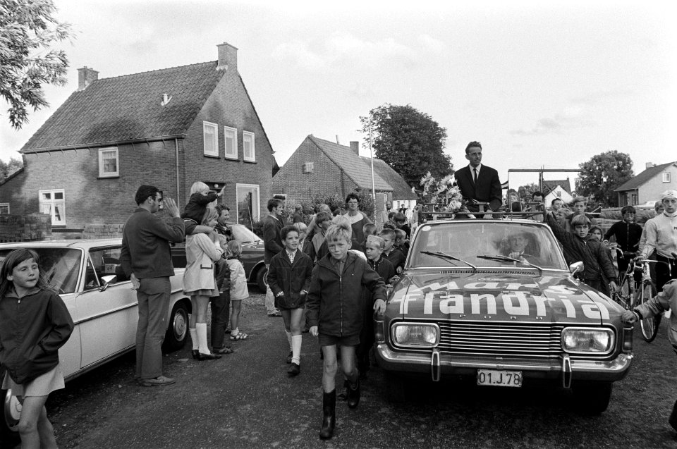 Wielrenner Joop Zoetemelk gehuldigd in woonplaats Rijpwetering n.a.v. tweede pla, Bestanddeelnr 923-6835