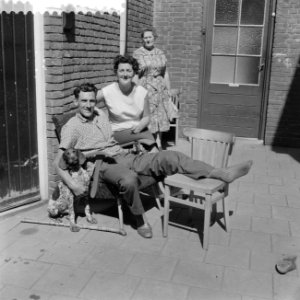 Wielrenner Gerrit Voorting , in Roosendaal, komt bij van zijn val in de Ronde va, Bestanddeelnr 910-4520 photo