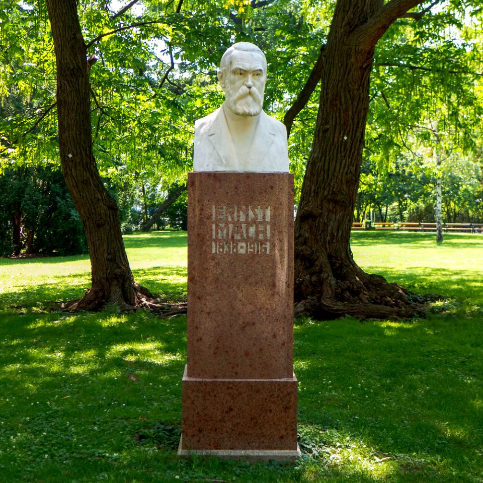 Wien 01 Rathauspark Mach a