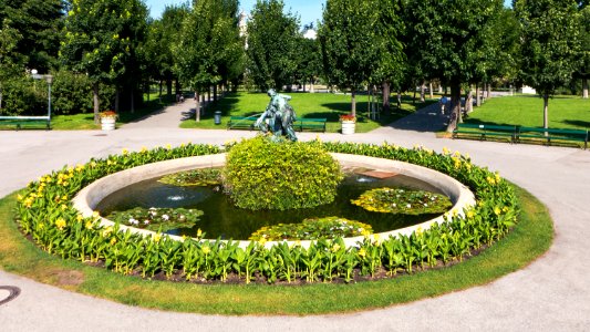 Wien 01 Volksgarten a