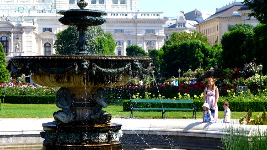Wien 01 Volksgarten v