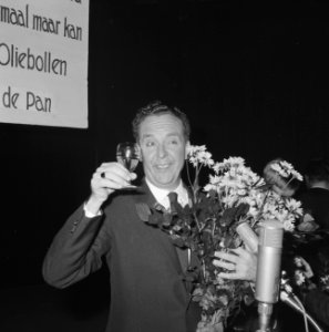 Wim Kan op oudejaarsavond voor radio, Wim Kan tijdens zijn optreden, Bestanddeelnr 915-8882