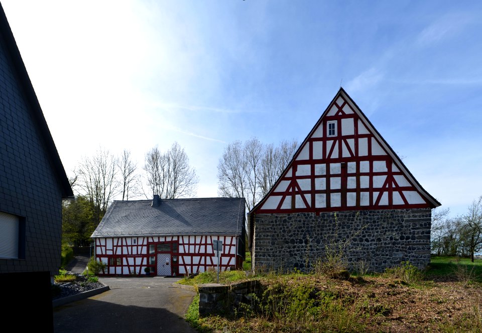 Willmenrod, Bergstraße 5, Scheunen