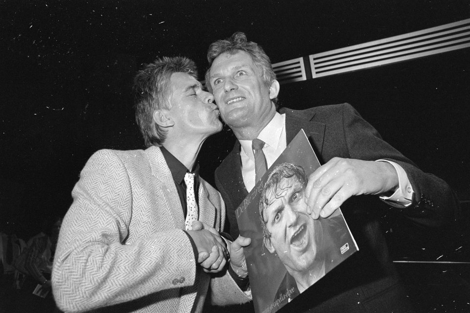 Wim de Bie presenteert solo LP kus van Kees van Kooten, Bestanddeelnr 933-0018