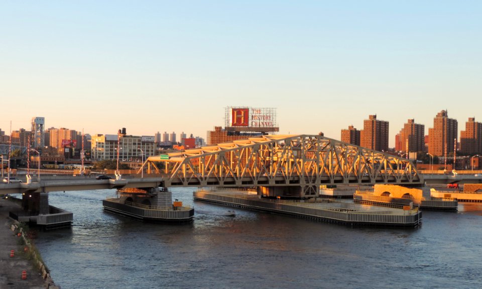 Willis Av Bridge from HRLB late PM jeh
