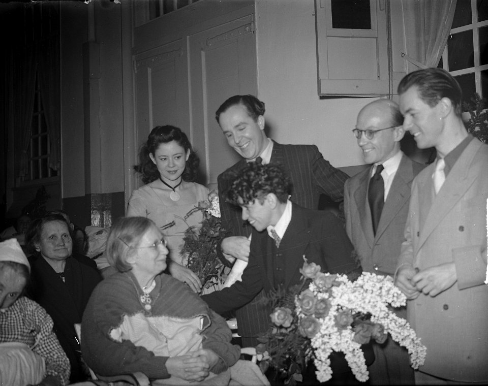 Wim Kan en Corry Vink in het Gemeentelijk Verzorgingstehuis Amsterdam, Bestanddeelnr 903-1669