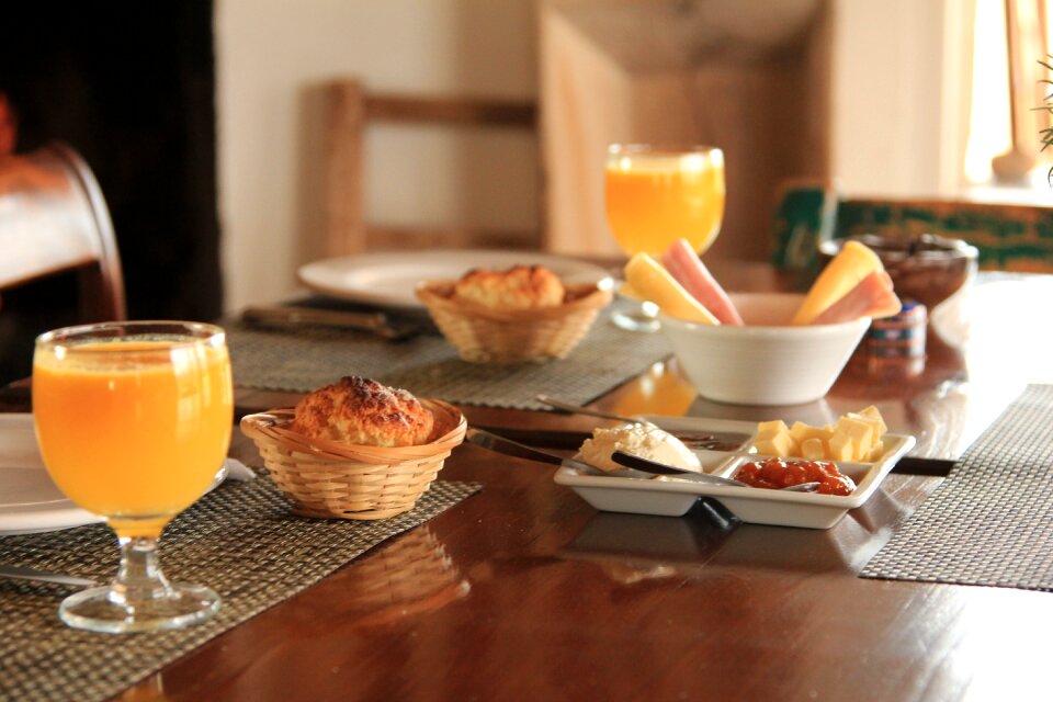Cafe con leche juice table