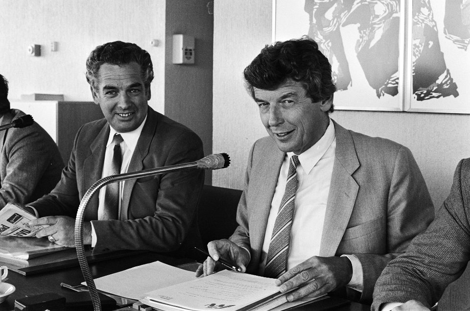 Wim Kok gaat binnenkort FNV verlaten voorzitter Wim Kok en vice-voorzitter Hans, Bestanddeelnr 933-3489