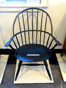 Windsor arm chair, probably made by Amasa Elwell (1776-1813), Bennington VT, c. 1800, painted wood - Bennington Museum - Bennington, VT - DSC08847