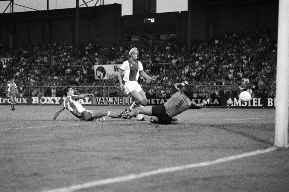 Wim Kieft scoort 1-0, Bestanddeelnr 931-6327