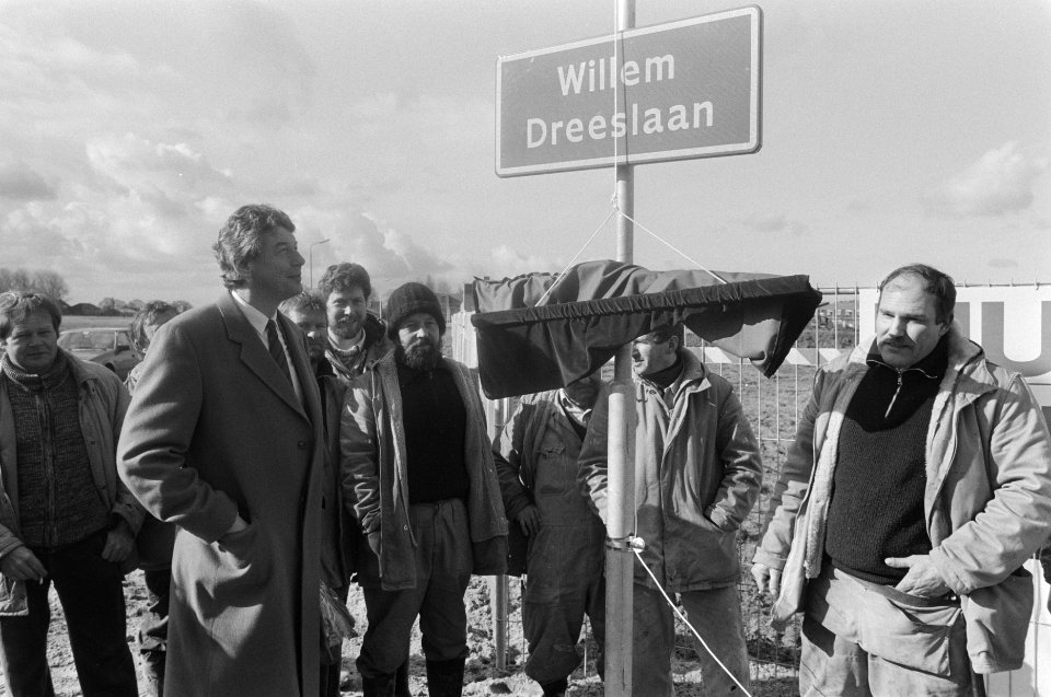 Wim Kok onthult bord Willem Dreeslaan in Delft, Bestanddeelnr 933-9011
