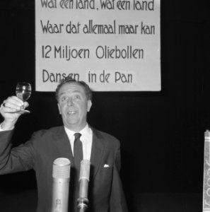 Wim Kan op oudejaarsavond voor radio, Wim Kan, Bestanddeelnr 915-8889