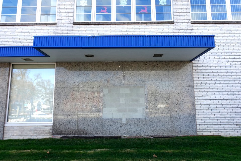Windsor Federal Savings and Loan, view 2 - Windsor, Connecticut - DSC04753
