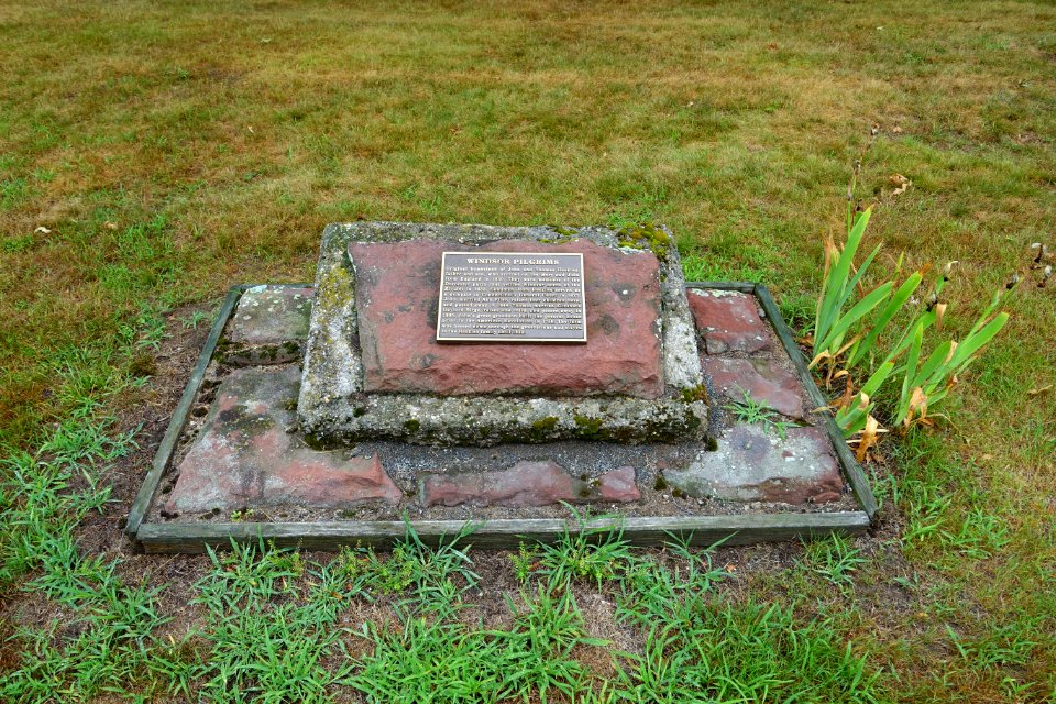 Windsor Pilgrims marker - Palisado Avenue - Windsor, Connecticut - DSC04381