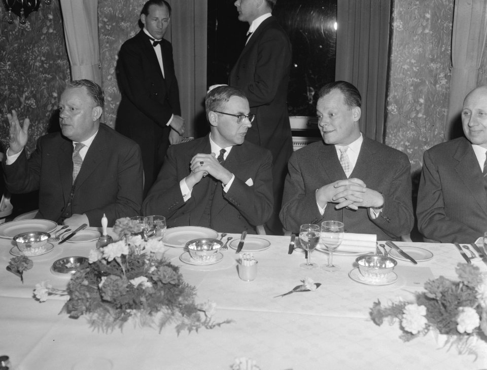 Willy Brandt gast van het Amsterdamse gemeentebestuur tijdens een diner in het A, Bestanddeelnr 910-2940