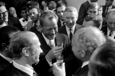 Willy Brandt (SPD) gekozen tot bondskanselier van West- Duitsland te Bonn. Brand, Bestanddeelnr 922-8898