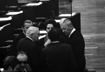 Willy Brandt (SPD) gekozen tot bondskanselier van West- Duitsland te Bonn, Bestanddeelnr 922-8903