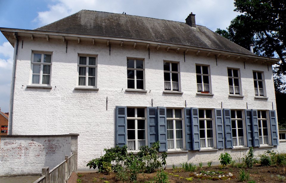 Wilrijk Sint-Bavokerk Pastorie1