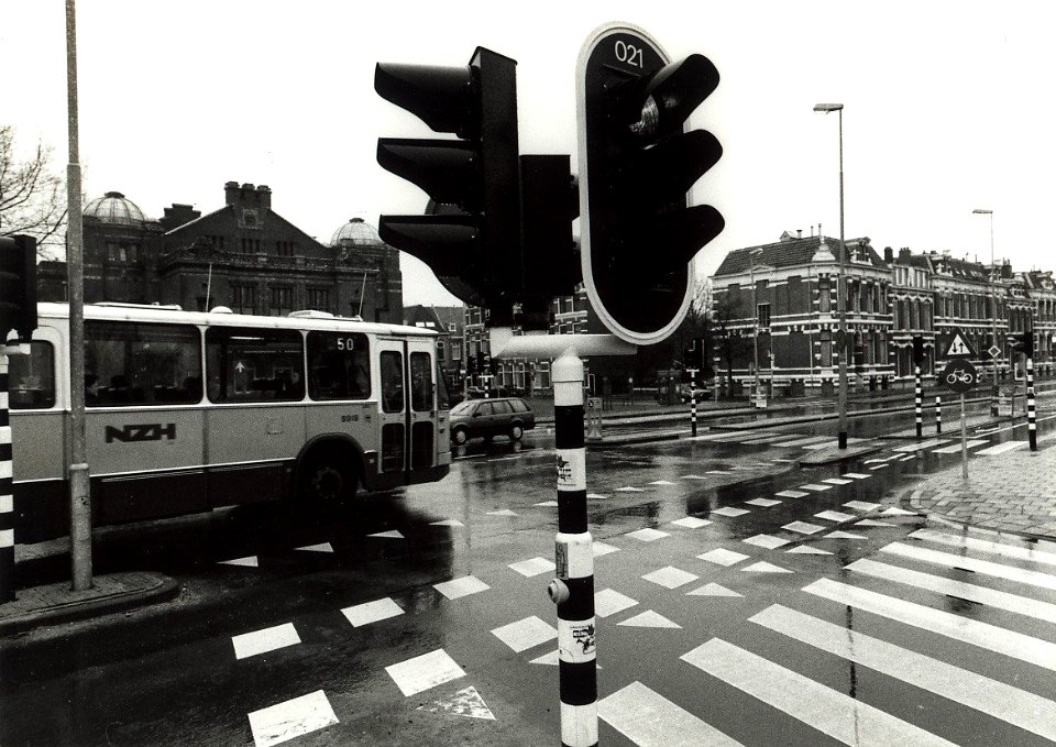 Wilsonsplein, Haarlem. Aangekocht van United Photos de Boer bv. - Negatiefnummer 33862 k 3 - 15. - Gepubliceerd in het Haarlems Dagblad van 04.03.1991