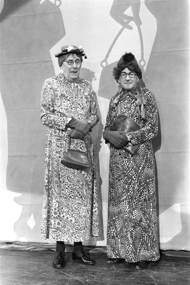 Willy Walden en Piet Muyselaar in Schouwburg Oppheus te Apeldoorn, Bestanddeelnr 924-2961