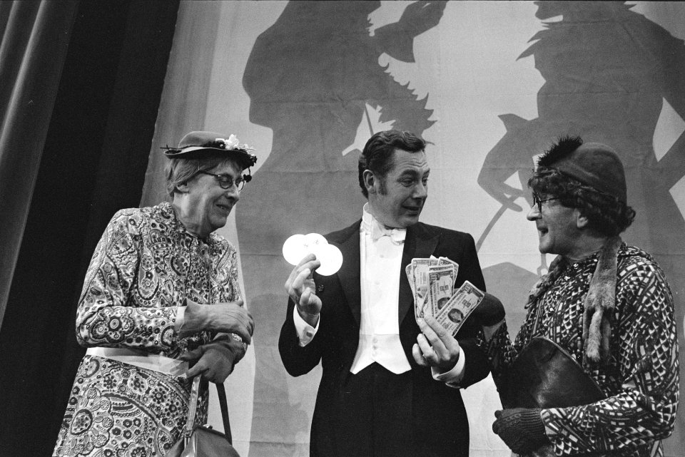 Willy Walden en Piet Muyselaar in Schouwburg Oppheus te Apeldoorn, Bestanddeelnr 924-2957