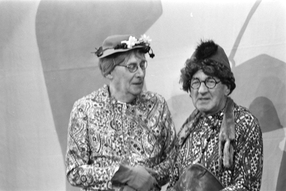 Willy Walden en Piet Muyselaar in Schouwburg Oppheus te Apeldoorn Snip en Sna, Bestanddeelnr 924-2963