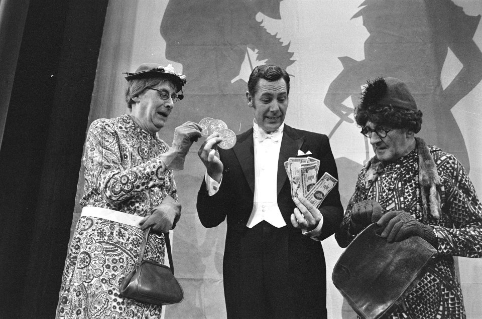 Willy Walden en Piet Muyselaar in Schouwburg Oppheus te Apeldoorn, Bestanddeelnr 924-2958
