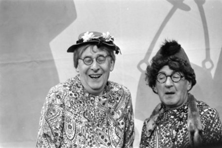 Willy Walden en Piet Muyselaar in Schouwburg Oppheus te Apeldoorn Snip en Sna, Bestanddeelnr 924-2962