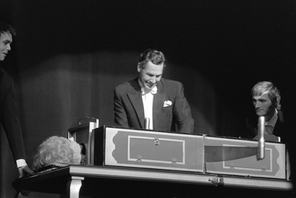 Willy Walden en Piet Muyselaar in Schouwburg Oppheus te Apeldoorn, Bestanddeelnr 924-2966